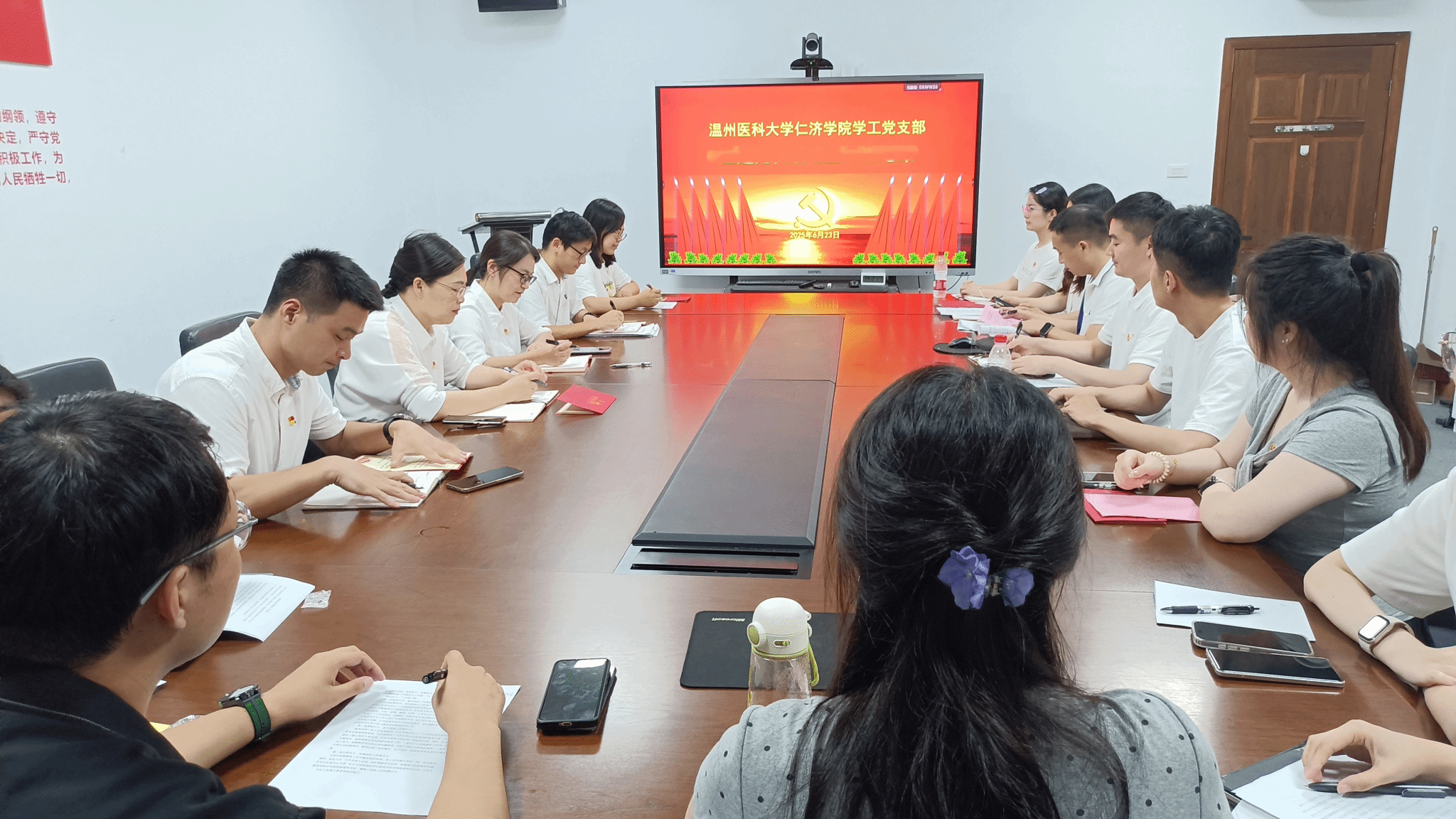 黄瓜视频
学工党支部召开党员大会暨主题党日活动