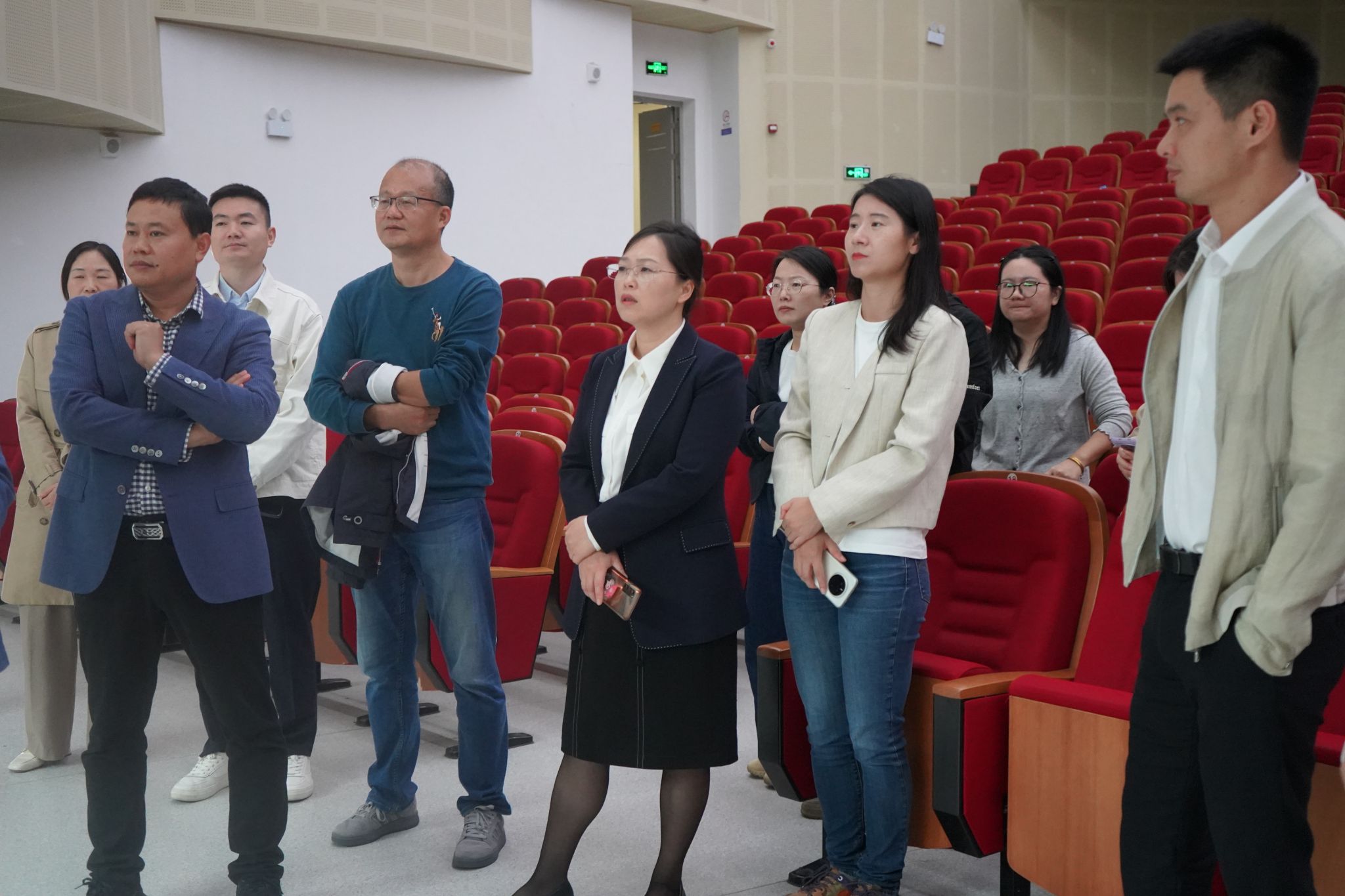 学院召开党建与业务工作深度 融合现场推进会