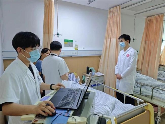 从“医学生”到“医生”—— 温医大黄瓜视频
“全科心·海岛情”暑期实践队开展沉浸式职业医生体验 